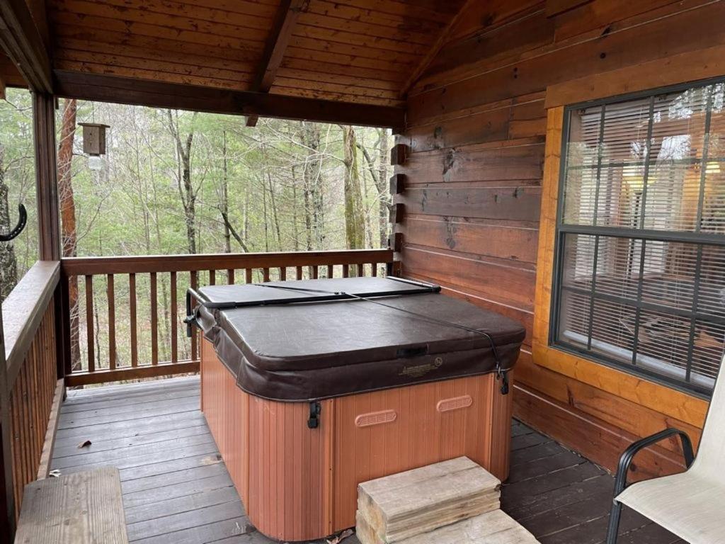 Crazy Bear - Motorcycle Friendly Home With Hot Tub And Grill Tellico Plains Экстерьер фото